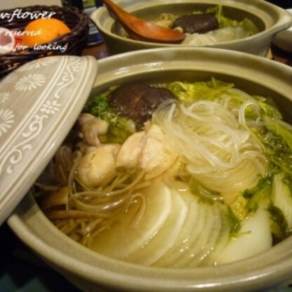 寒くなってきて鍋が美味しいです～(^_^)昆布と鶏肉のおだしで締めの雑炊までパクパクポカポカでした。ごちそうさまでしたっ